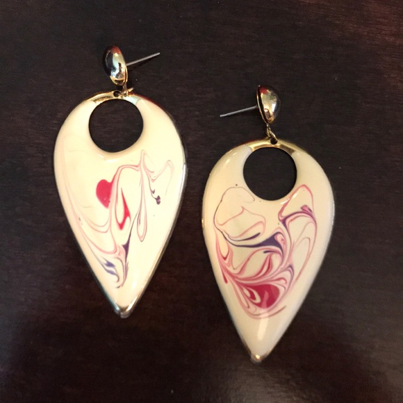 Jewelry - Vintage 1980 Dangle Earrings
